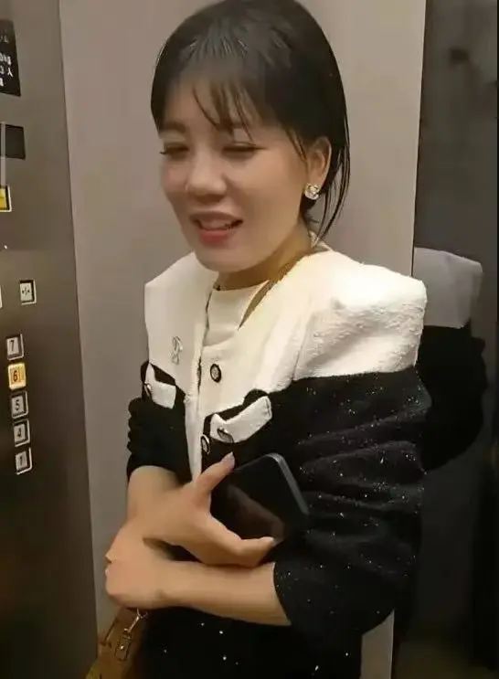 《电梯少妇》孙晔子超清未删减版《电梯少妇》全集资源在线畅享